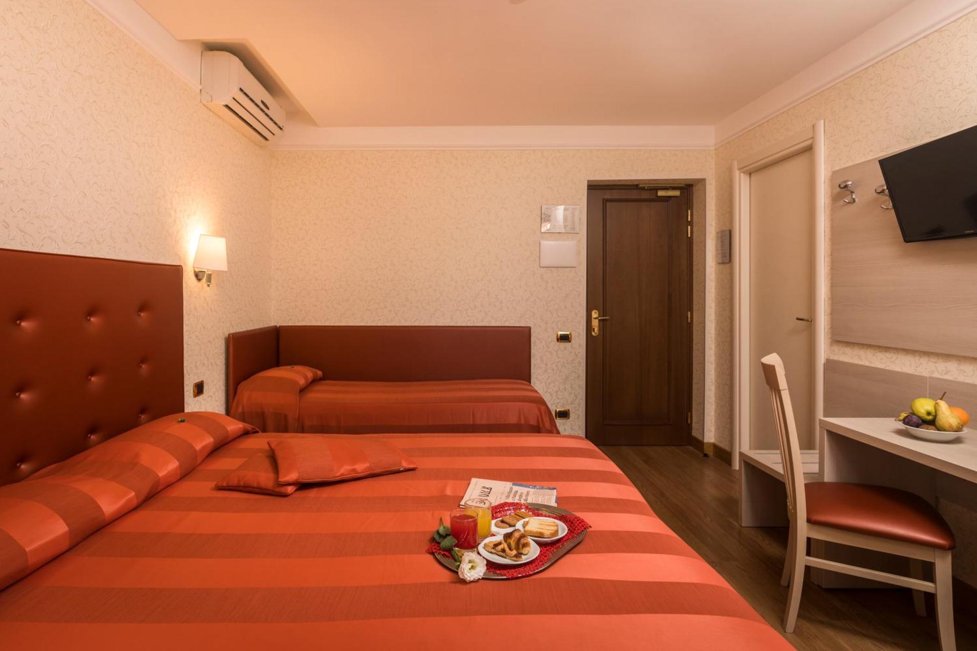 Triple Room,1437387352:JPEG